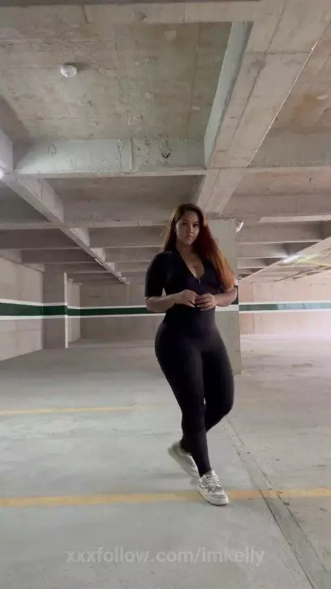 Te espero tu parqueadero 🫣 I'll wait for you, your parking l... by imkelly