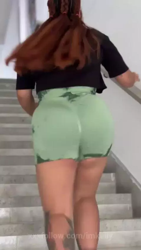 Si ves como rebotan?🍑  If you see how they bounce? 🍑 by imkelly