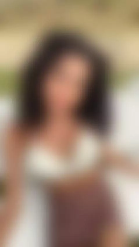 What did you see first? by chloevilleroxx