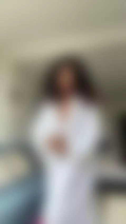 Come discover a surprise under my robe😏 by chloevilleroxx