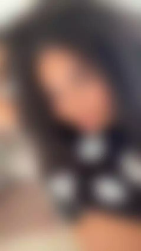 Do you like girls with a woman's cock? by chloevilleroxx