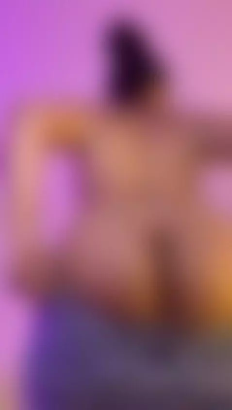 Low motivation Monday… but plenty of curves 😏📷 by ashley-07