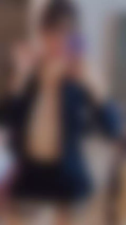 Would you dare to penetrate my desk? Without anyone discover... by auraalbin