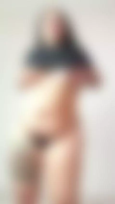 Big booty and thick legs shaking by melissabloomm