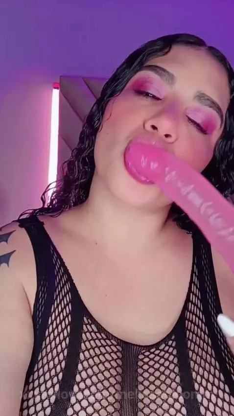 weet but filthy. Blowing kisses & dripping for daddy💋 Come p... by melissabloomm