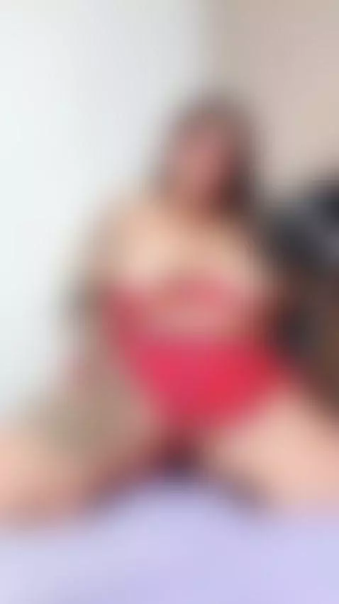 Just me… and your wildest thoughts 💋 by melissabloomm