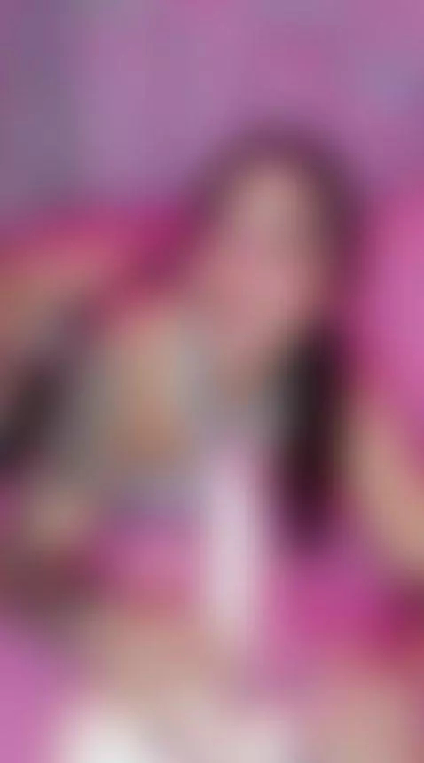 🍑 All these curves and nowhere to hide… I’m LIVE right now  ... by melissabloomm