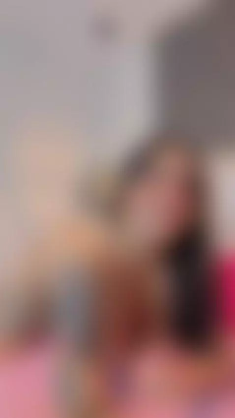 I’m warmed up and craving some attention.
A little teasing, ... by melissabloomm