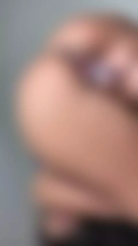 My legs won't stop trembling, click to see the cause by biancanoir