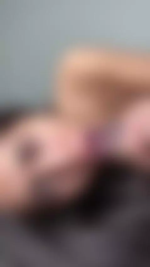 I'm gripping harder, click to see me take more by biancanoir