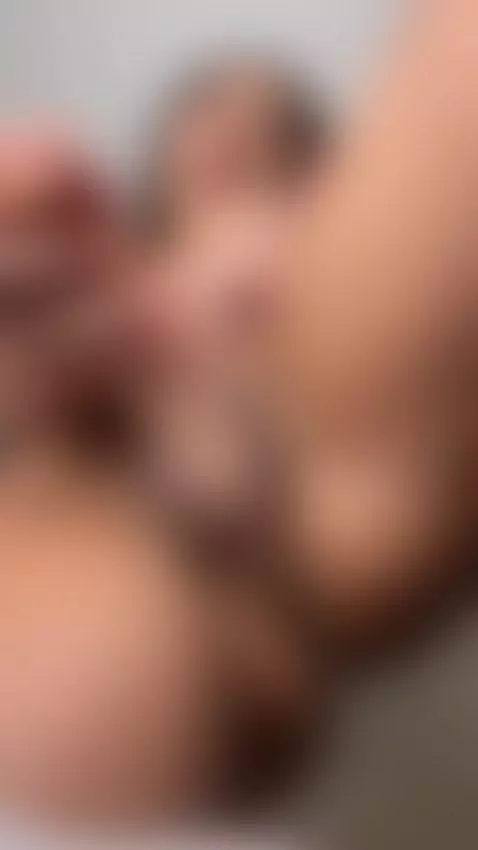 I'm gripping the sheets, click to watch me shake by biancanoir