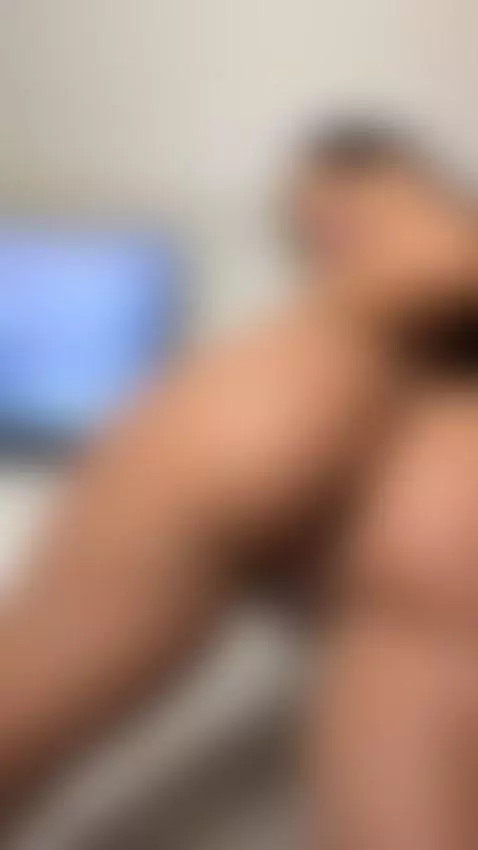 I can’t stop my body from reacting, watch me take it all by biancanoir