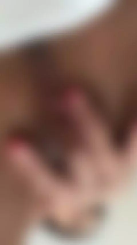 It's making me squirm, click to watch closely by biancanoir