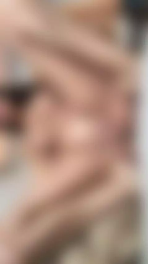 My voice is shaking, click to see what's causing it by biancanoir