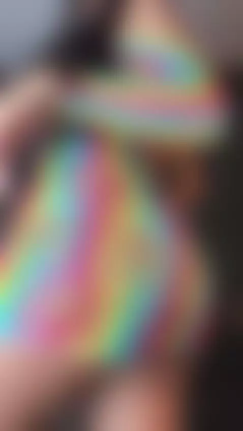 It's making me squirm, click to watch closely by biancanoir