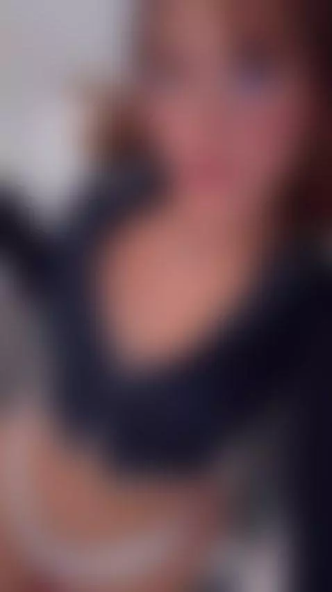 kiss me or touch me first? by fernanda-c