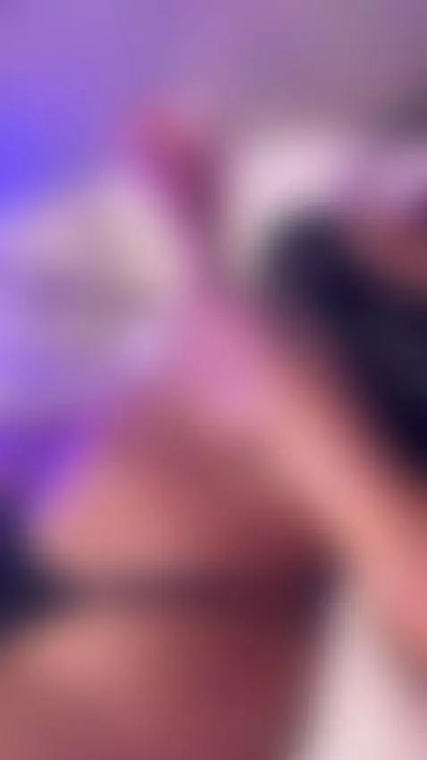 Come closer... only the light of the candles illuminates me ... by fernanda-c