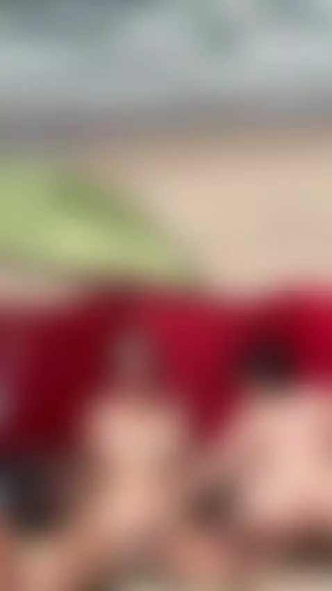 The beach helps us relax in good company. by emmanatural