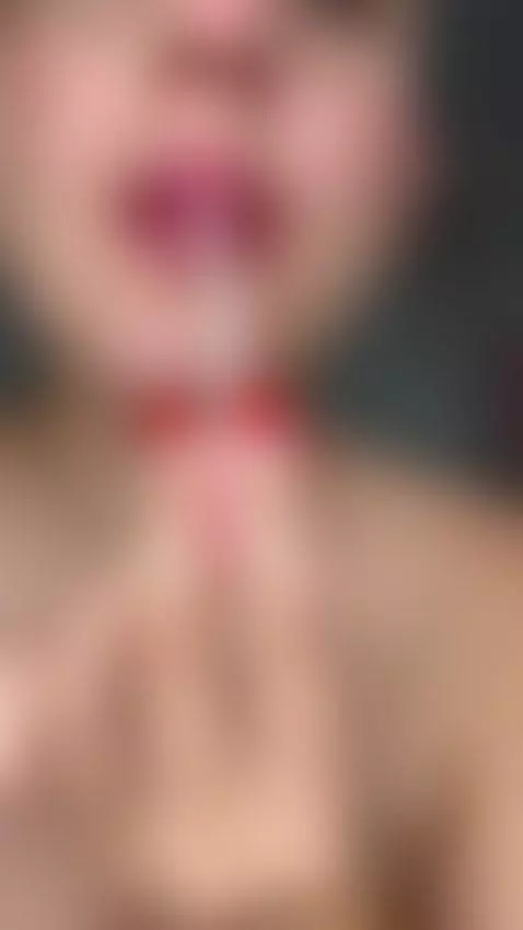 Very humid lips by melilee