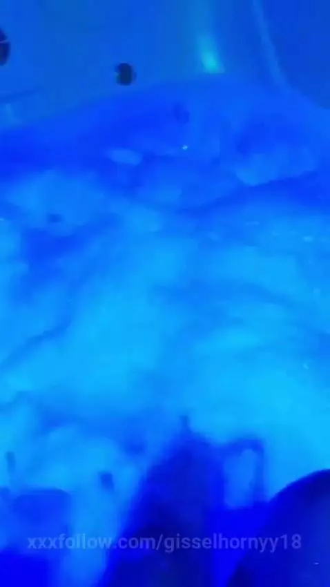 cuántos aman el jacuzzi by gisselhornyy18