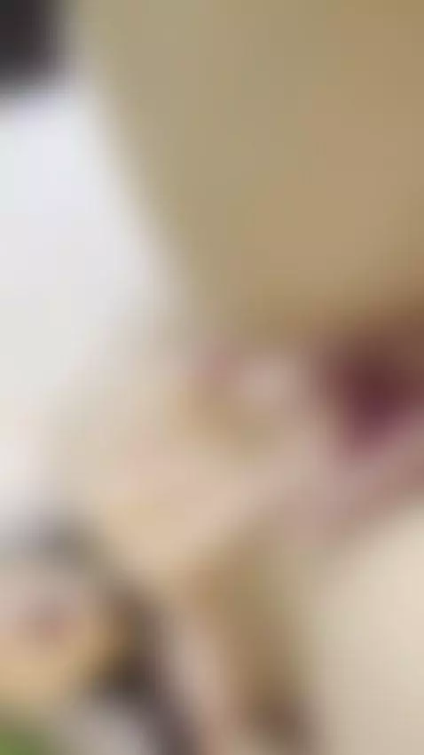 Her voice trembles, her body moves, she’s losing it by leslieshay