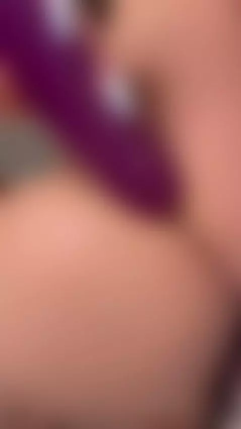 Do you like when I hold eye contact or close my eyes by leslieshay