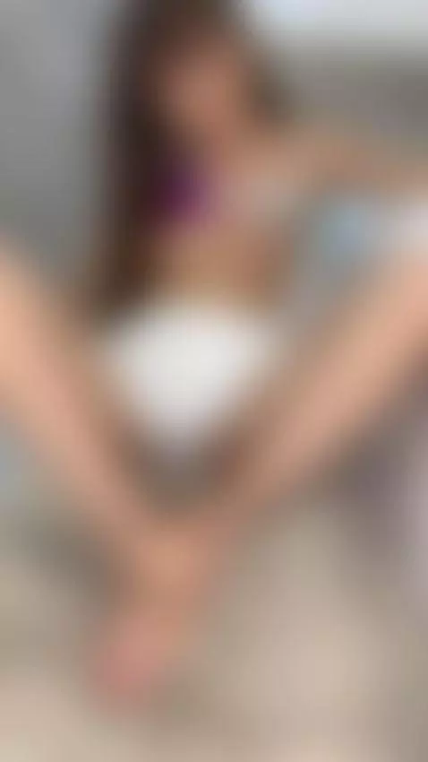 Do you want loud moans or dirty instructions while you strok... by leslieshay