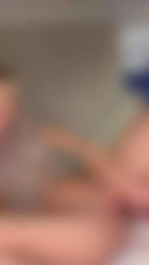 Fingering faster while my back lifts off the bed by leslieshay