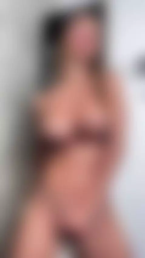 The kind of attention that makes everything else fade away. by sophiestorms