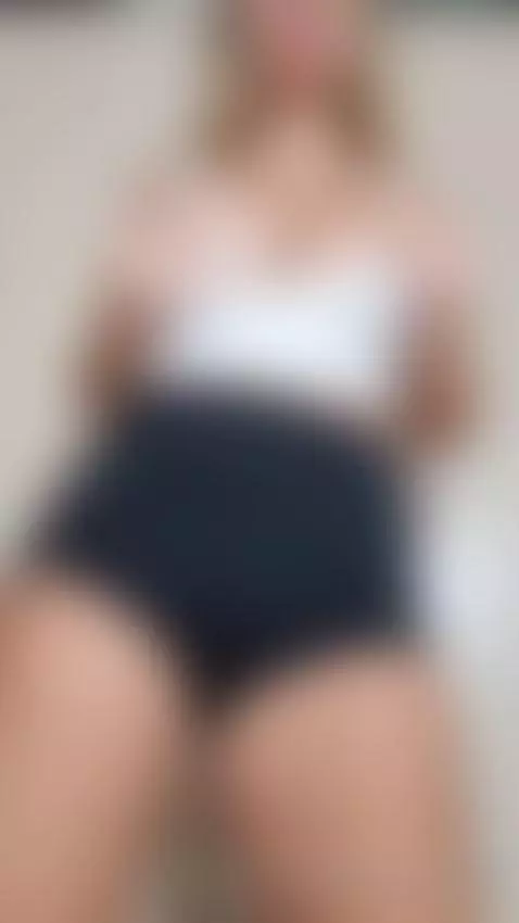 POV: How long can she last before completely breaking? by sianalopes