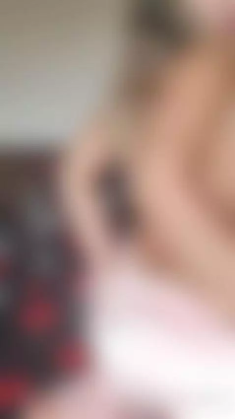 Keep stroking while I describe what I’d do to you by sianalopes