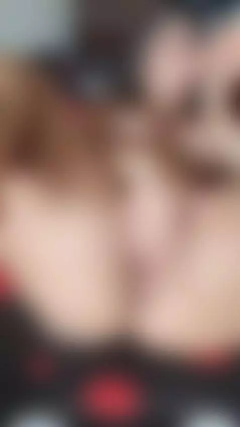 Should I ride the pillow or stroke with both hands by sianalopes