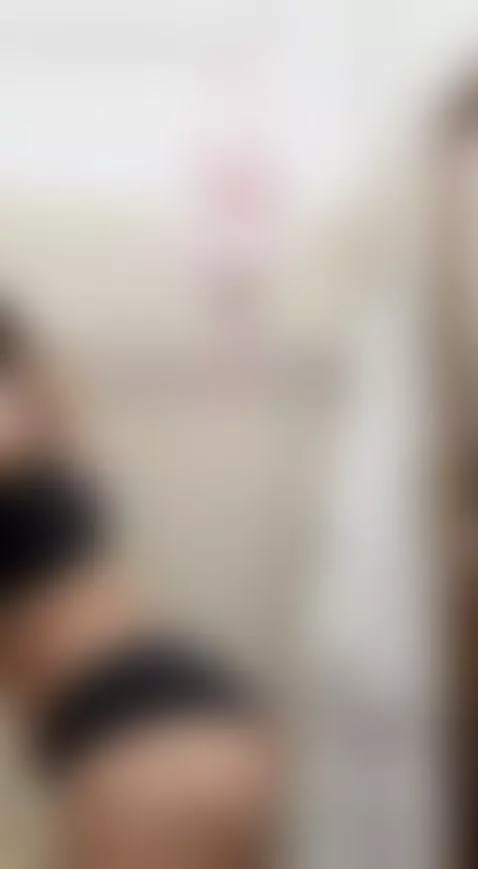 Can you handle the sounds I make while dripping wet by sianalopes