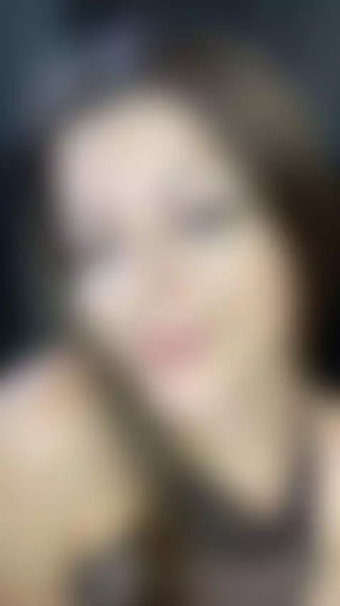 Watch how close-up this squirt hits the sheets by sugarivy