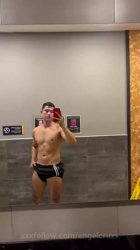 Leaving the gym 💪🏽 by angelcruzx