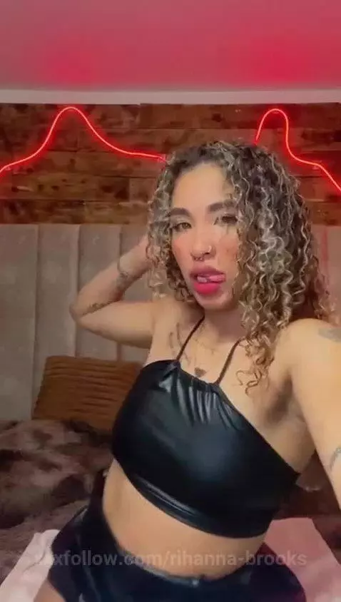 Look, touch me, that this body is dancing only for you 😈🥵 by rihanna-brooks