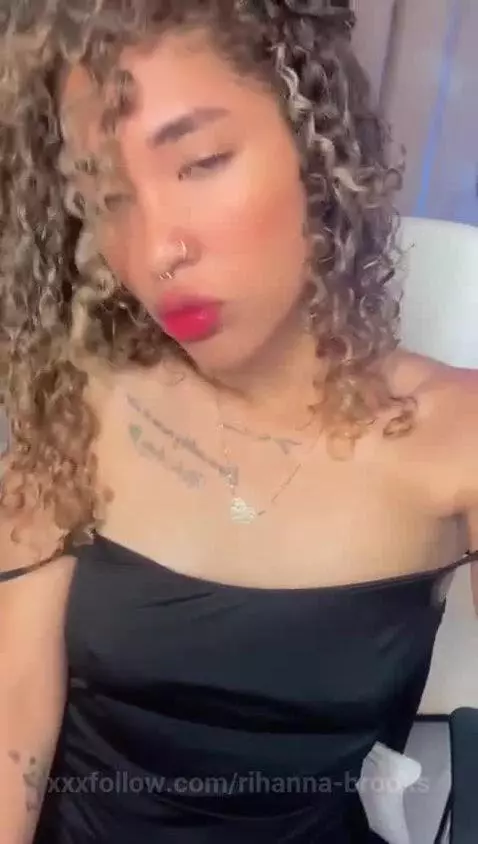 My gaze is flirtatious, but my desire are descardas 🔥😏 by rihanna-brooks