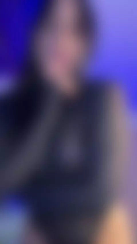 I don't want you to stop looking at me. by melisurita