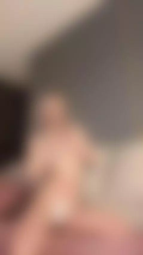 I'm a petite girl that's easy to toss around 🙈 by alessiaquinn