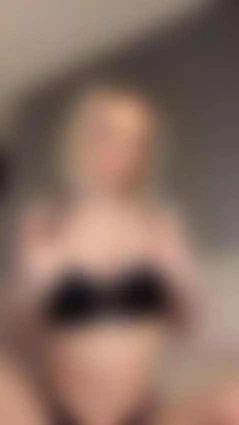 I want you to grab my tits some more 🥵 by alessiaquinn