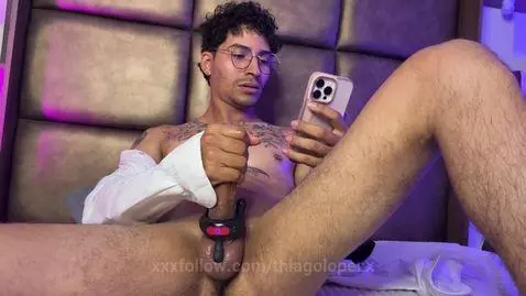 watching porn while I masturbate by thiagolopezx