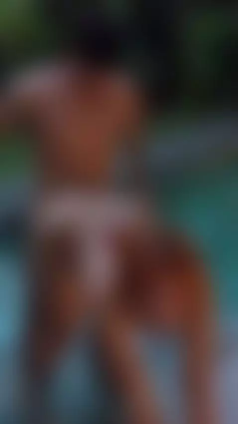 mmm, tiene una vergota 🍆🔥 by celestealbax