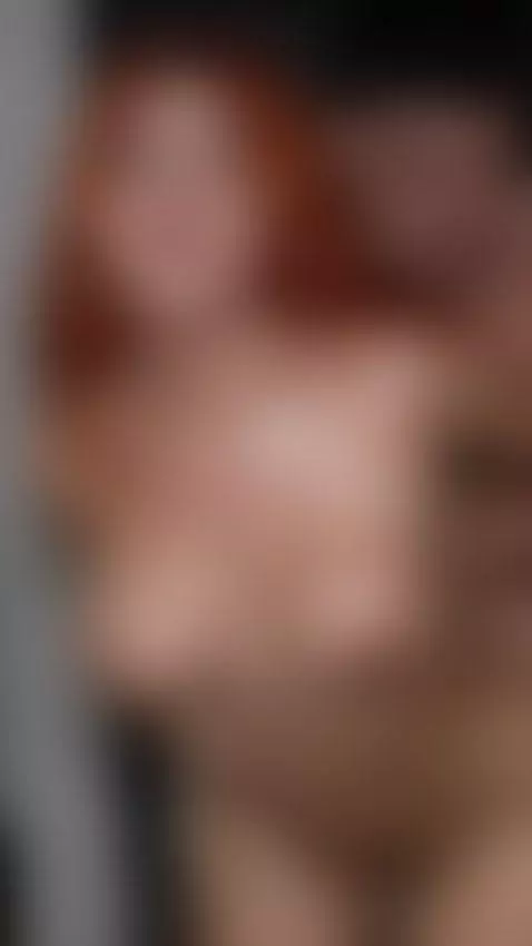 El extranero follandome duro el coño, me encanta mi sudor 🍆💦... by celestealbax