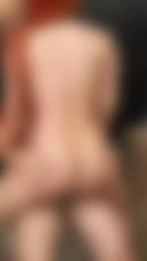 Montandole la enorme verga venosa y mojada🍆💦 by celestealbax