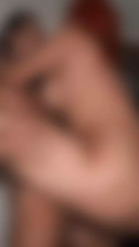 En esta pose siento toda la enorme verga entrar🍆🍑 by celestealbax