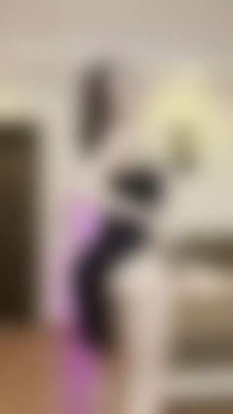 Do you agree I deserve more than just a glance from you? 😏 by aurorakarter