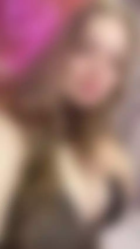 My plump lips and big tits... U wana get it today? by monikacharming