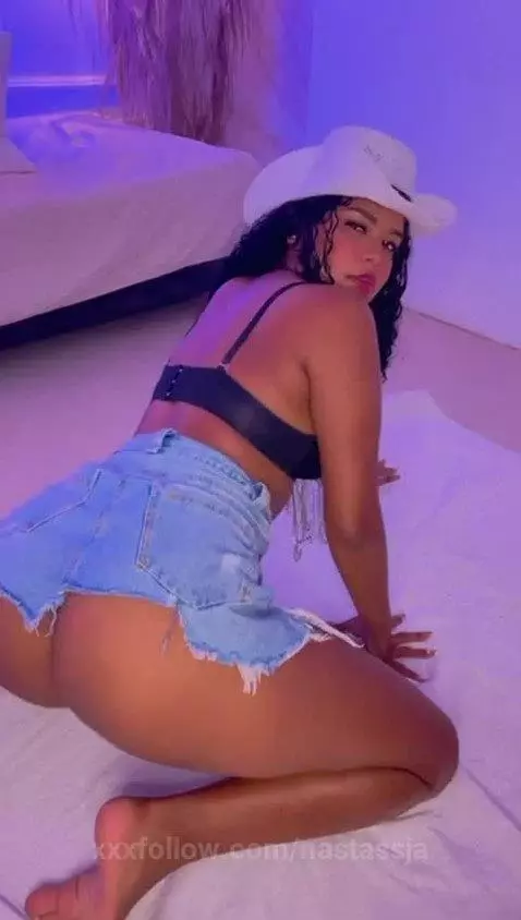 A hot girl needs your craziness. 🔥 by nastassja