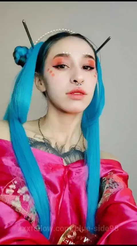 Ur new girlfriend 
https://www.camsoda.com/blue-side98/bio by blue-side98