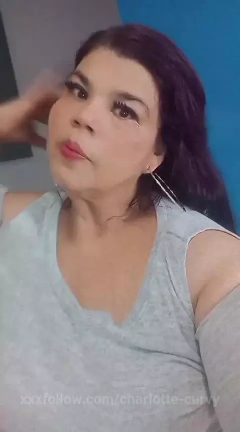 Do yourself a favor and look me in the eyes. by charlotte-curvy